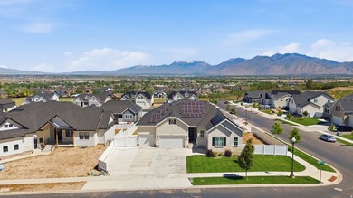 Welcome to this stunning Salem home offering nearly 5,200 sq. ft - photo 43