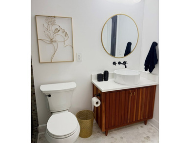 Discover this completely remodeled 5-bedroom, 4.5-bath home that - photo 50