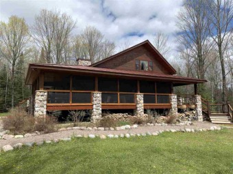 Little Cub Lake Home For Sale in Laona Wisconsin