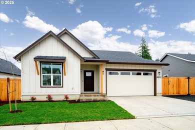 Fern Ridge Lake Home For Sale in Veneta Oregon