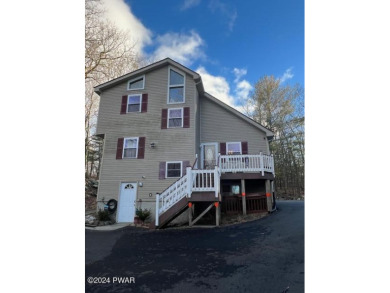 Mainses Pond Home For Sale in Tafton Pennsylvania