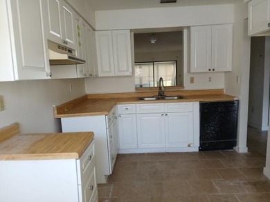 Located in a nicely maintained neighborhood. This condo - photo 3