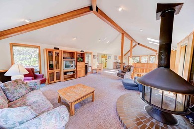 Welcome to 15 White Elm, this home has been with the same family - photo 16