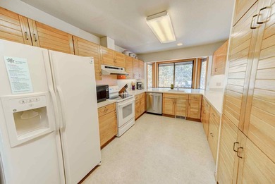 Welcome to 15 White Elm, this home has been with the same family - photo 18