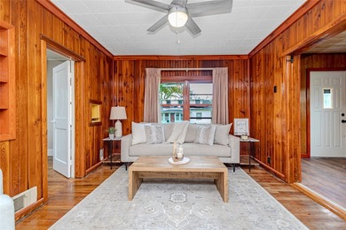 Charming bungalow with character and space to enjoy both inside - photo 3