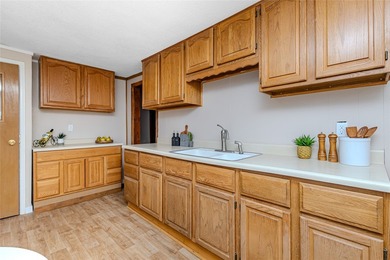 Charming bungalow with character and space to enjoy both inside - photo 8