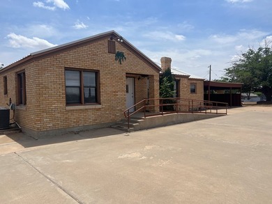 This very spacious property has so much potential. 7 large rooms