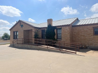 This very spacious property has so much potential. 7 large rooms