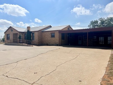 This very spacious property has so much potential. 7 large rooms