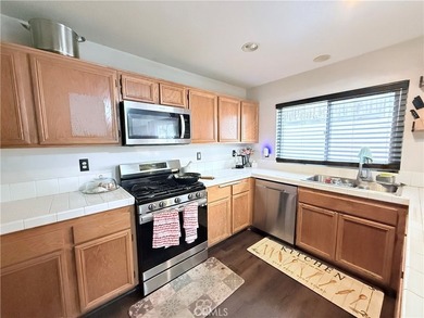 Welcome to 25323 Bayside, a two-level townhome nestled in the - photo 7