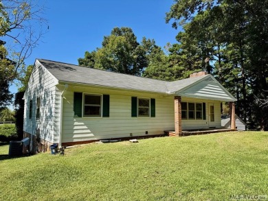Lake Townhome/Townhouse For Sale in Clarksville, Virginia
