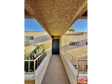 Fully remodeled 1 bed, 1 bath condo. Upgraded from head to toe a - photo 16