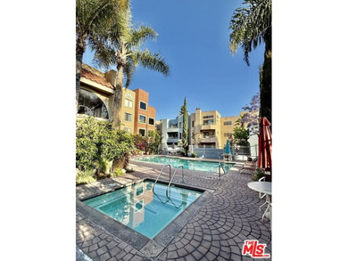 Fully remodeled 1 bed, 1 bath condo. Upgraded from head to toe a - photo 20