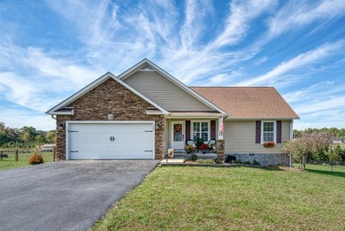 (private lake, pond, creek) Home For Sale in Rickman Tennessee