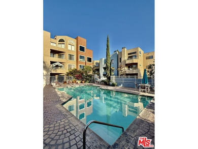 Fully remodeled 1 bed, 1 bath condo. Upgraded from head to toe a - photo 23