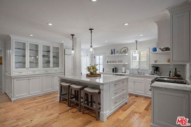 Welcome to coastal living at its finest on the Marina Peninsula - photo 1