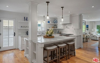 Welcome to coastal living at its finest on the Marina Peninsula - photo 2
