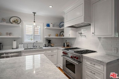 Welcome to coastal living at its finest on the Marina Peninsula - photo 4