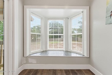 HUGE opportunity! Freshly updated cottage style home sitting on - photo 22