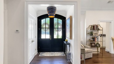 Spectacular sunset views, exceptional craftsmanship, and turnkey - photo 4