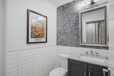Resort-style living above the Southgate Golf Course. This fully - photo 46