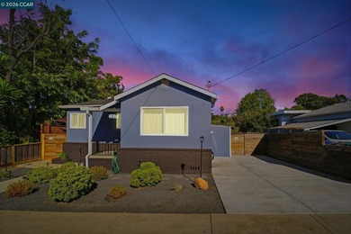 Step into an open-concept home where spacious rooms, ceiling - photo 1