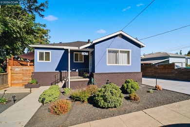 Step into an open-concept home where spacious rooms, ceiling - photo 4