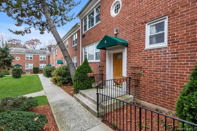 (private lake, pond, coastal) Home For Sale in New Rochelle New York