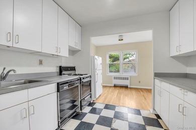 Top-floor 1-bedroom co-op in the well-maintained Whitewood - photo 7