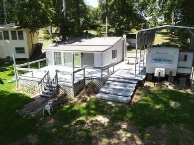 Your lakeside happy place is calling! This fully move-in-ready 1 - photo 5