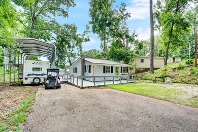 Your lakeside happy place is calling! This fully move-in-ready 1 - photo 7