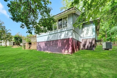 Cheap & Cheerful! This lakefront SW comes furnished with Five - photo 5