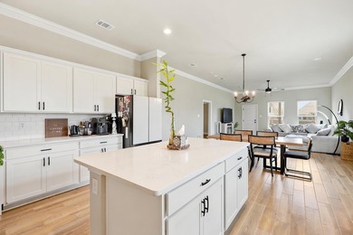 Experience comfort and convenience in this meticulously - photo 12