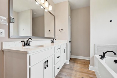 Experience comfort and convenience in this meticulously - photo 19