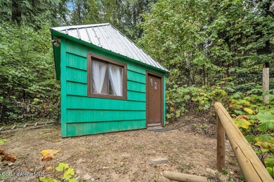 Welcome to The Shamrock, a charming lakeside retreat tucked into - photo 31