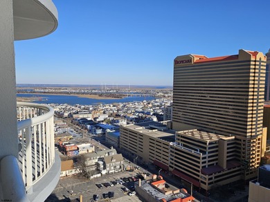 This beautifully appointed studio residence offers approximately