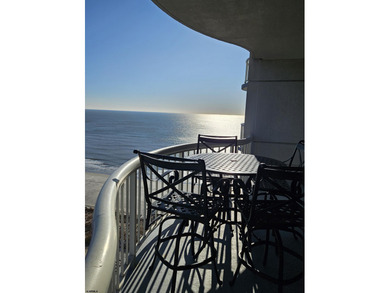 This beautifully appointed studio residence offers approximately