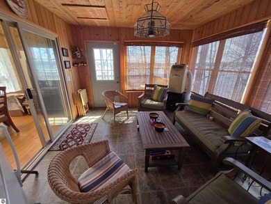 Escape to the beauty of Stylus Lake with this charming three - photo 15
