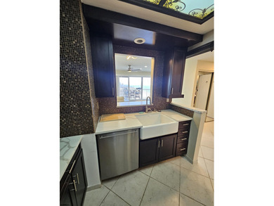 This beautifully appointed studio residence offers approximately