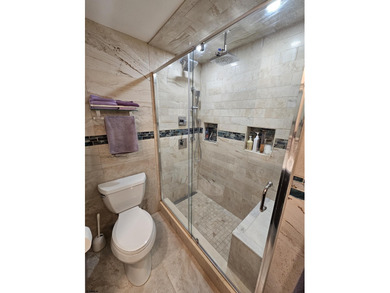 This beautifully appointed studio residence offers approximately