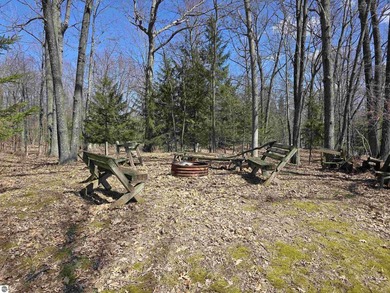 Escape to the beauty of Stylus Lake with this charming three - photo 34