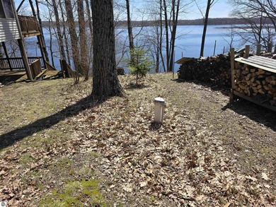 Escape to the beauty of Stylus Lake with this charming three - photo 35