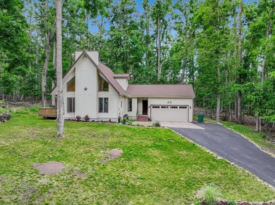 Well-maintained and stylish 2 bedroom, 3 bath home situated on a - photo 3
