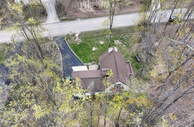 Well-maintained and stylish 2 bedroom, 3 bath home situated on a - photo 7