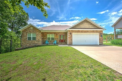 BELLA VISTA! DOUBLE LOTS! Welcome to 24 Kirby Dr., a stunning - photo 4