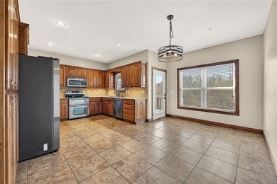 BELLA VISTA! DOUBLE LOTS! Welcome to 24 Kirby Dr., a stunning - photo 7
