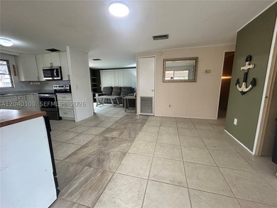 BEAUTIFUL HOME IN PARK CITY READY FOR IMMEDIATE OCCUPANCY. YOUR - photo 5