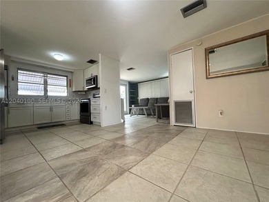 BEAUTIFUL HOME IN PARK CITY READY FOR IMMEDIATE OCCUPANCY. YOUR - photo 7