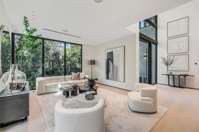 Nestled within the exclusive, gated community of Ye Little Wood - photo 4