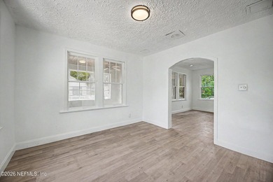 Opportunity meets convenience with this fully renovated 3 bed, 2 - photo 3